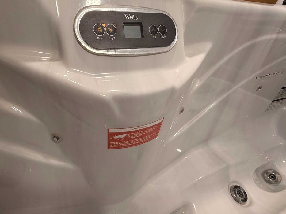 Jacuzzi Wellis PlutoHot Tub