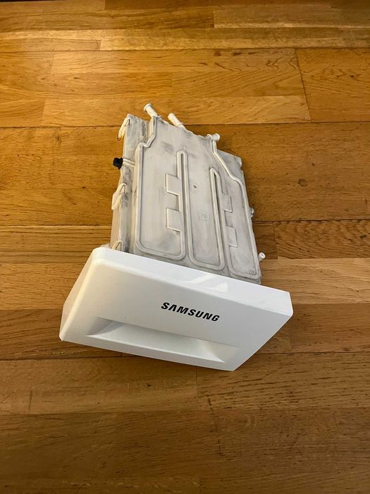 Vendo peças provenientes de uma Samsung EcoBubble WF80F5EFW2W/EP – 8 kg.