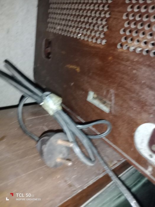 Radio muito antigo para decoração ou colecionadores,.