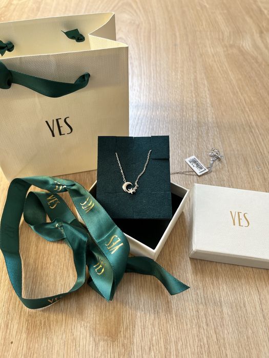 Srebrny łańcuszek z ksieżycem i gwiazdka