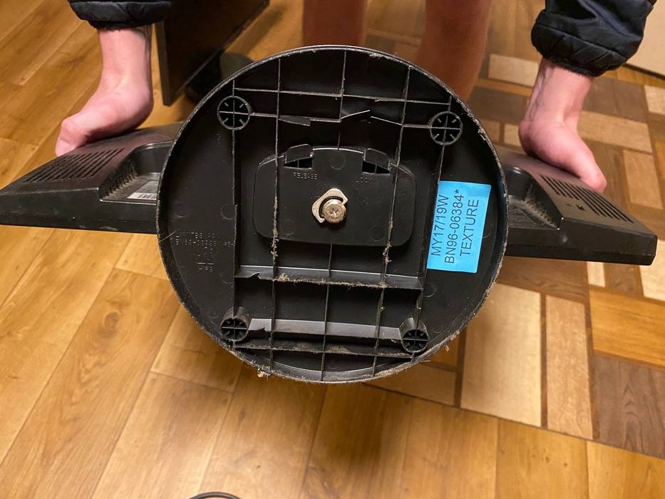 Продам маниторы 700