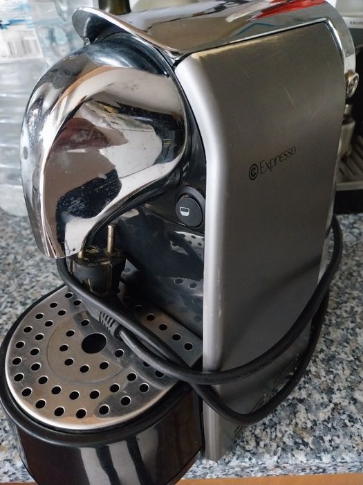 Maquina cafe nespresso capsulas impecavel