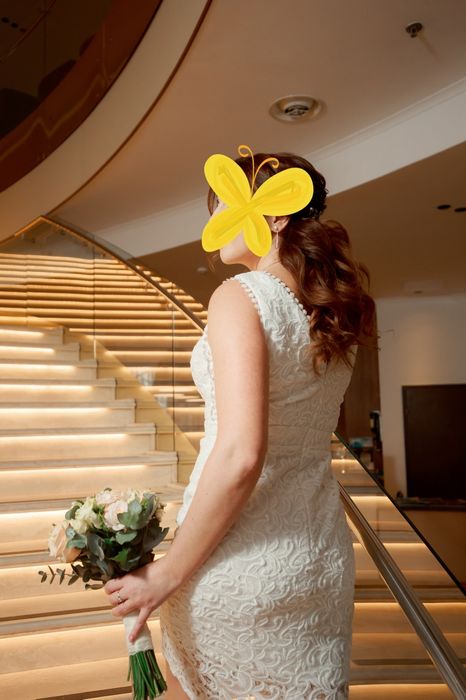 Весільня сукня 42 розміру стримана