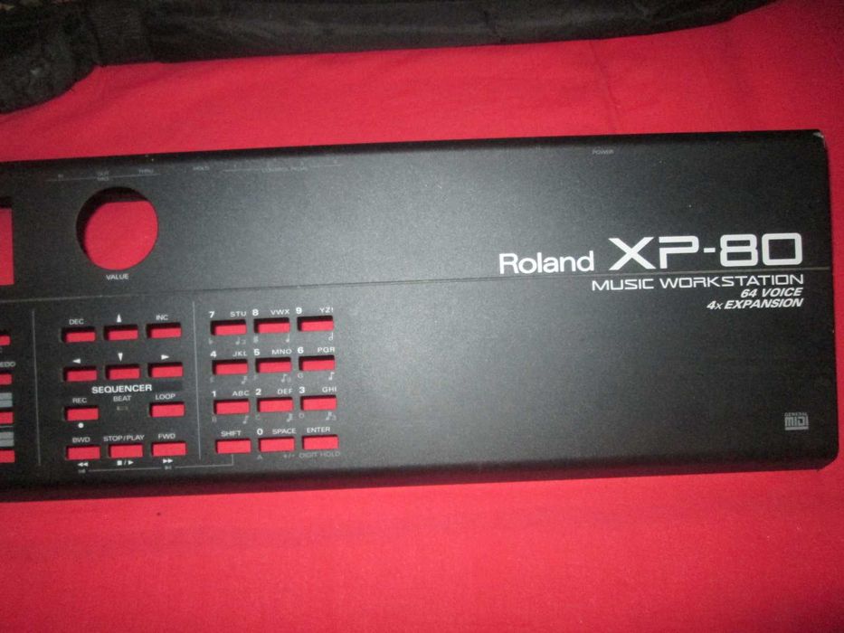 Exterior metálico de Roland XP80