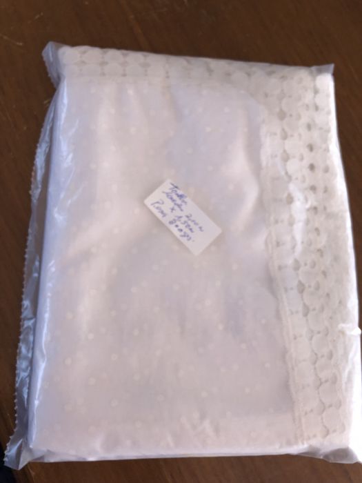 Toalha de mesa em Algodao de cor branco