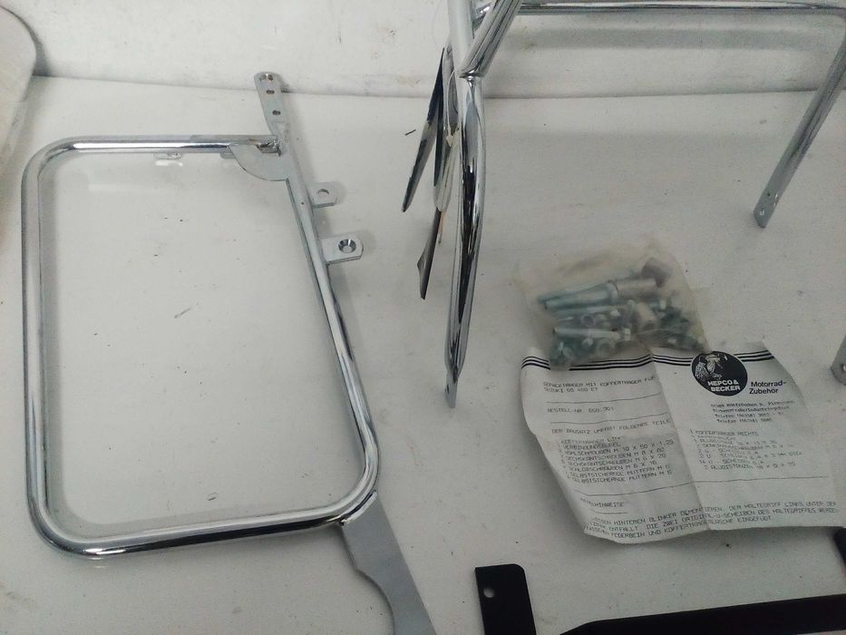 Suzuki GSX 250 , GSX 400 E stelaże pod kufry sakwy bagażnik NOWE