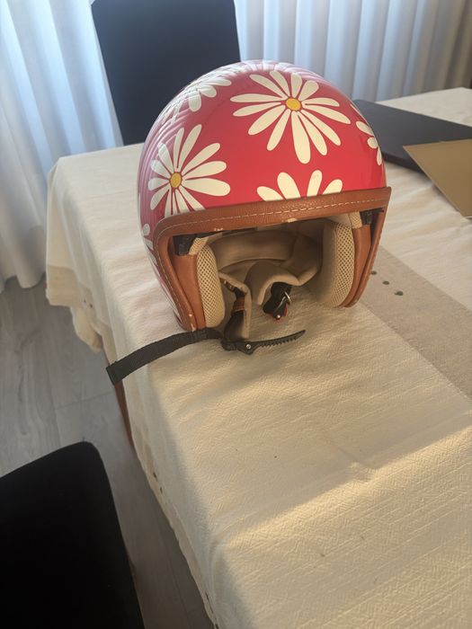 Vendo capacete mota “Agatha Ruiz de la Prada”.