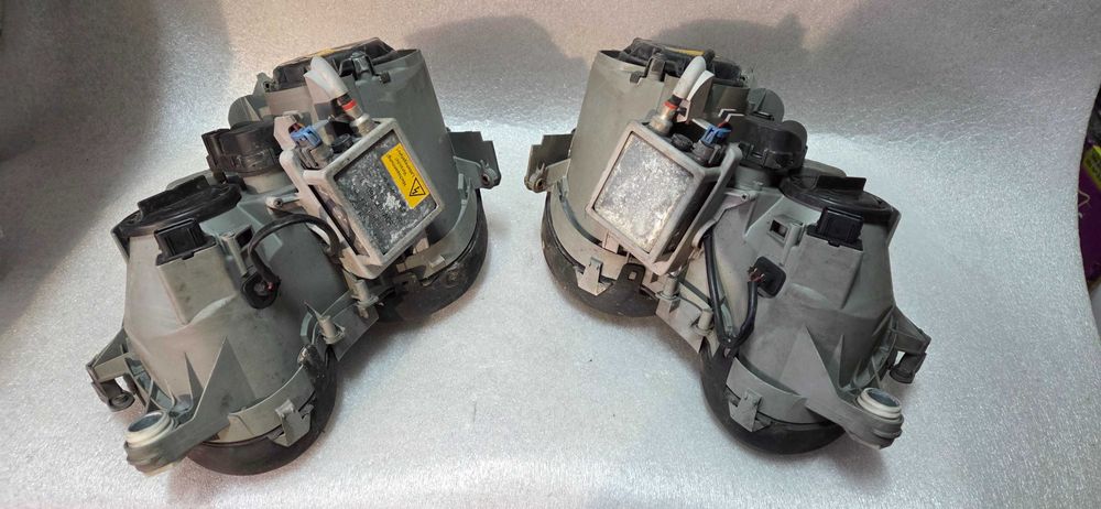 Lampa przód Mercedes CLK W208 Xenon żarnik przetwornica