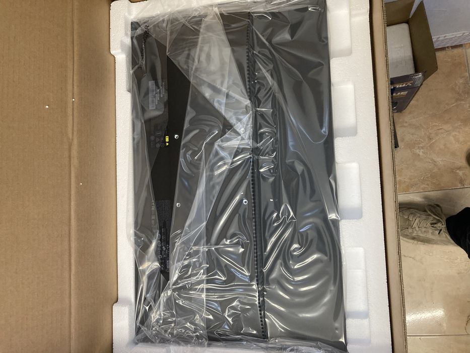 Монітор Lenovo з грантією