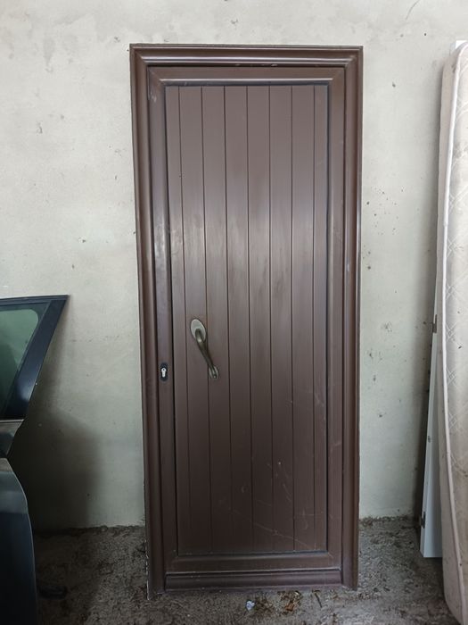 Porta entrada  alumínio medida aro 0.80x2.00