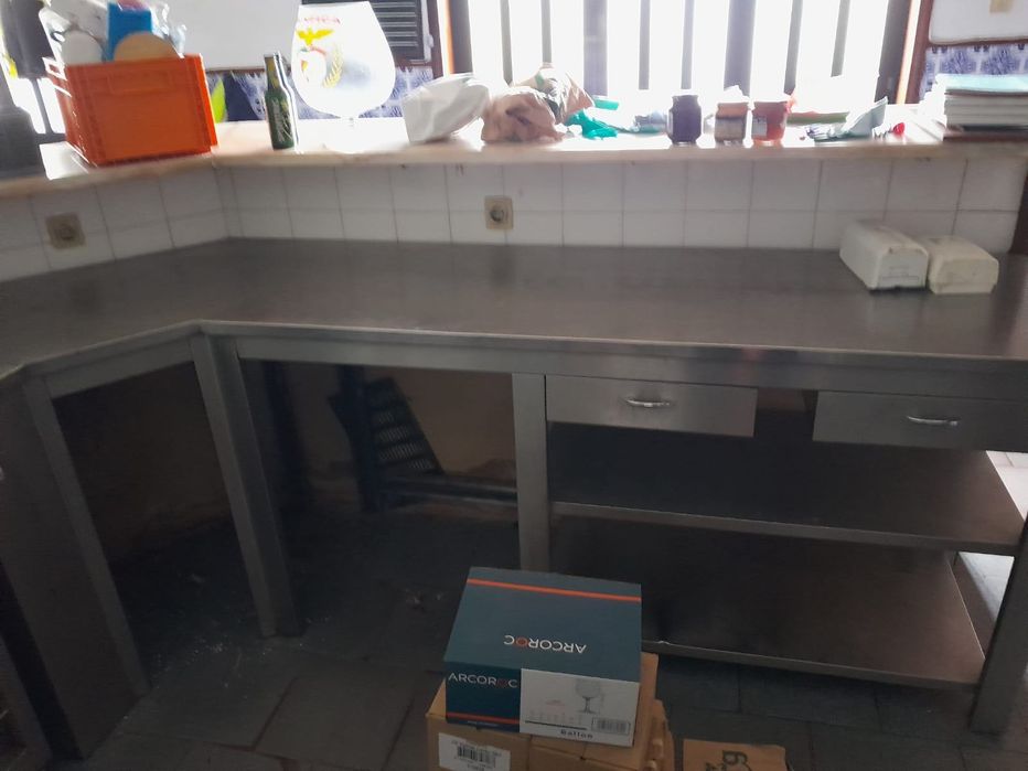 Balcão de frio e escaparates.