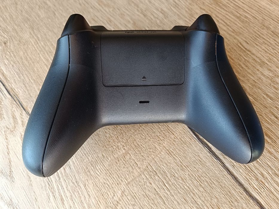 Pad Xbox One Oryginalny Kontroler bezprzewodowy + kontroler słuchawek