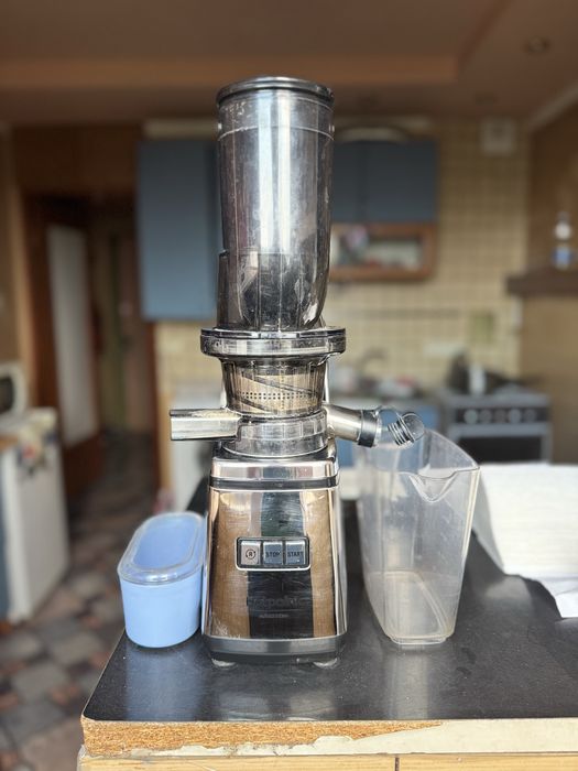 Шнекова соковижималка Hotpoint-Ariston SJ 15XL UP0