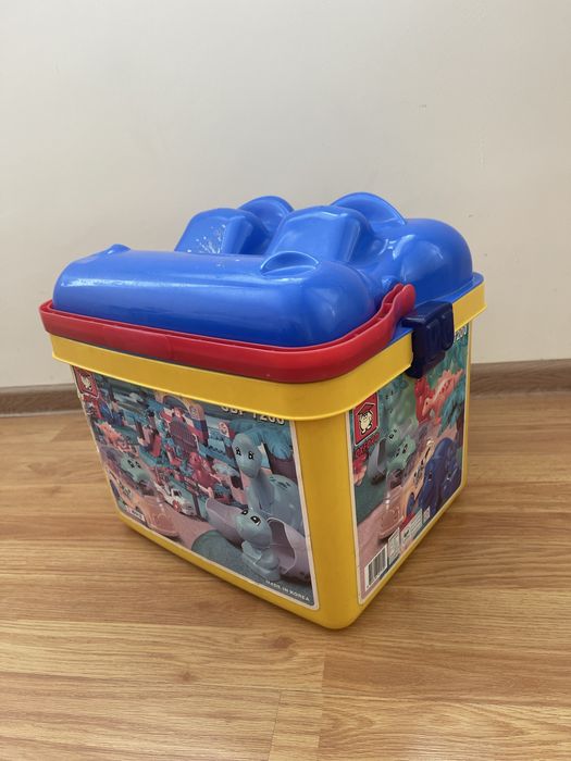 Набір наборів конструкторів Лего дупло в коробці