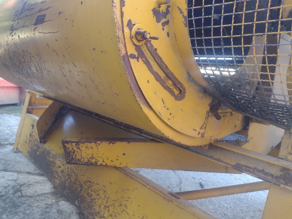 Debolhadora e descamisadeira de milho