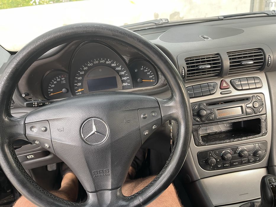Mercedes C220 CDI Sport Coupé nacional (W203)