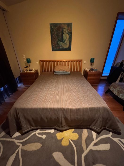 Cama + colchao + mesas de cabeceira