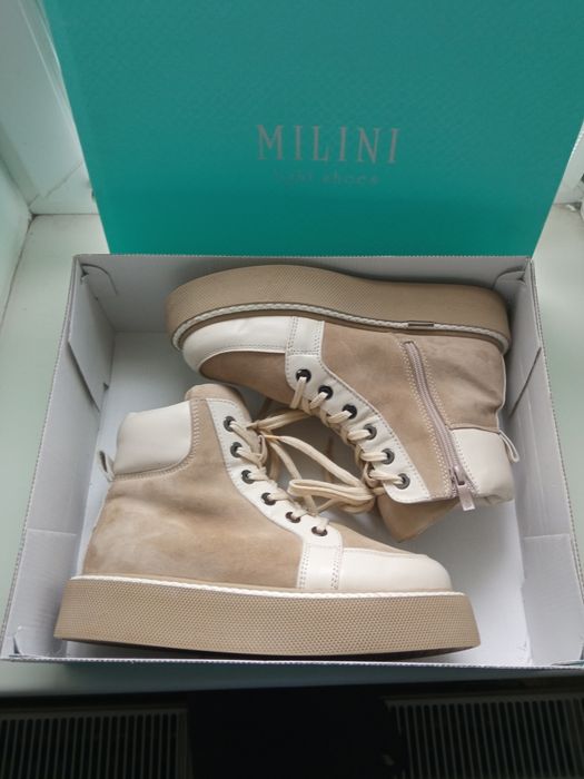 Продам ботинки женские.