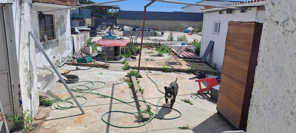 Moradia terrea com piscina para recuperar