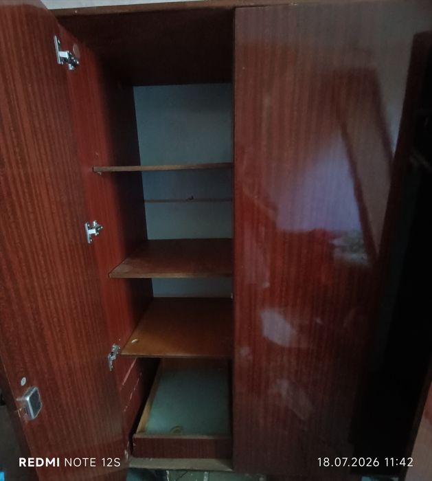 Віддам трьохдверну шафу