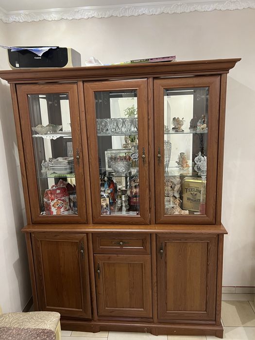 Сервант у вітальню