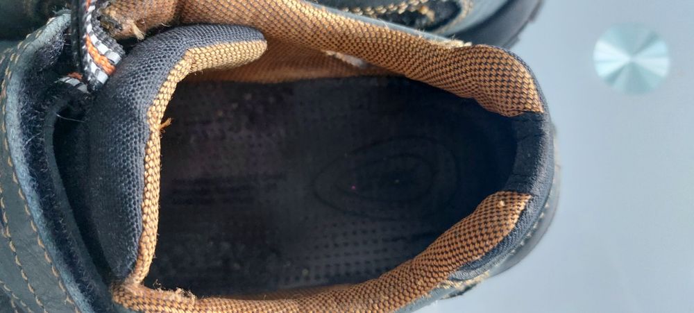 Спецвзуття Uvex з сталевим носком