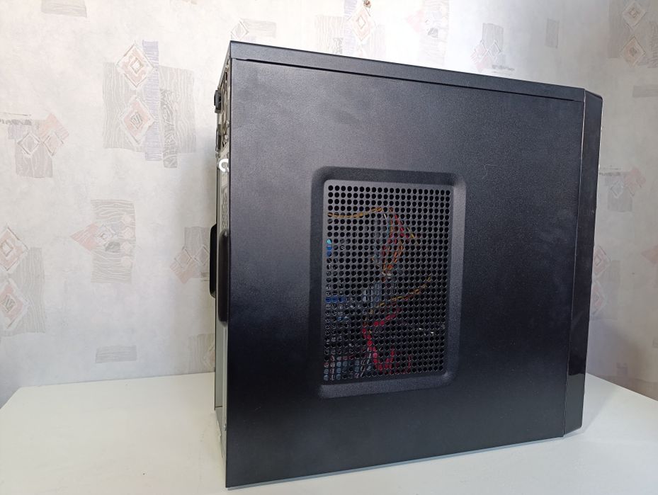 Системный блок Intel CORE i3-2120 CPU 3.30 GHz huntkey корпус