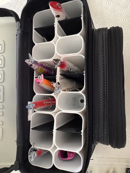 Material de Spinning – Bolsa Shimano + Diversas Amostras