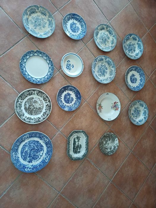 Vários Pratos Decorativos antigos