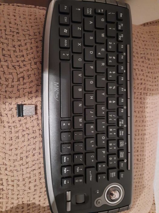 Wireless Bluetooth Keyboard424731375242455043