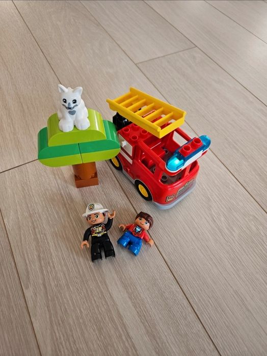 Lego duplo. Wóz strażacki.