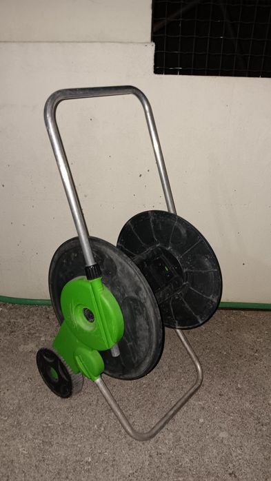 Carrinho enrolador para mangueira