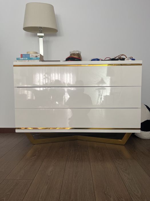 Aparador branco e dourado interdesign