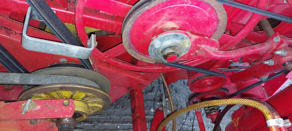 Зернозбиральний комбайн Massey Ferguson 16 2.7m