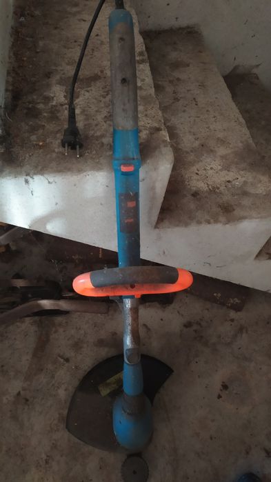 Aparador eléctrico para cortar ervas