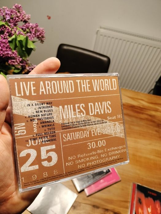 Miles Davies - Live Around The World