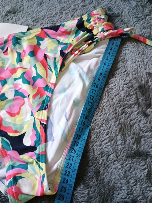 Dół od bikini Kolorowe egzotyczne kwiaty Esprit