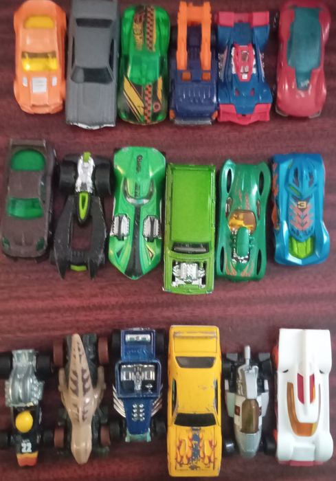 Машинки Hotwels у відмінному стані