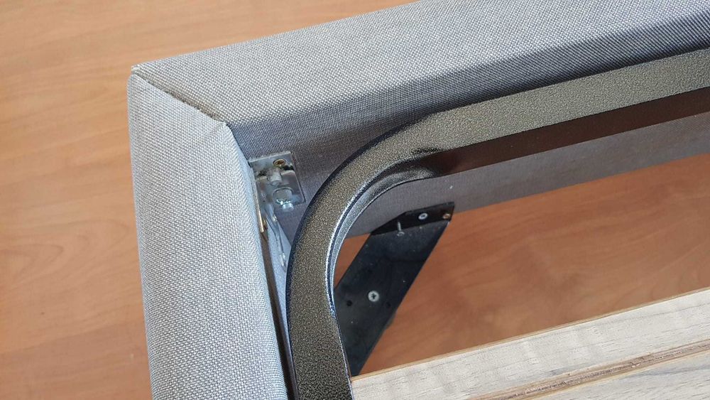 Cama de Casal Exclusiva em Madeira Maciça totalmente acolchoada - Design Premium