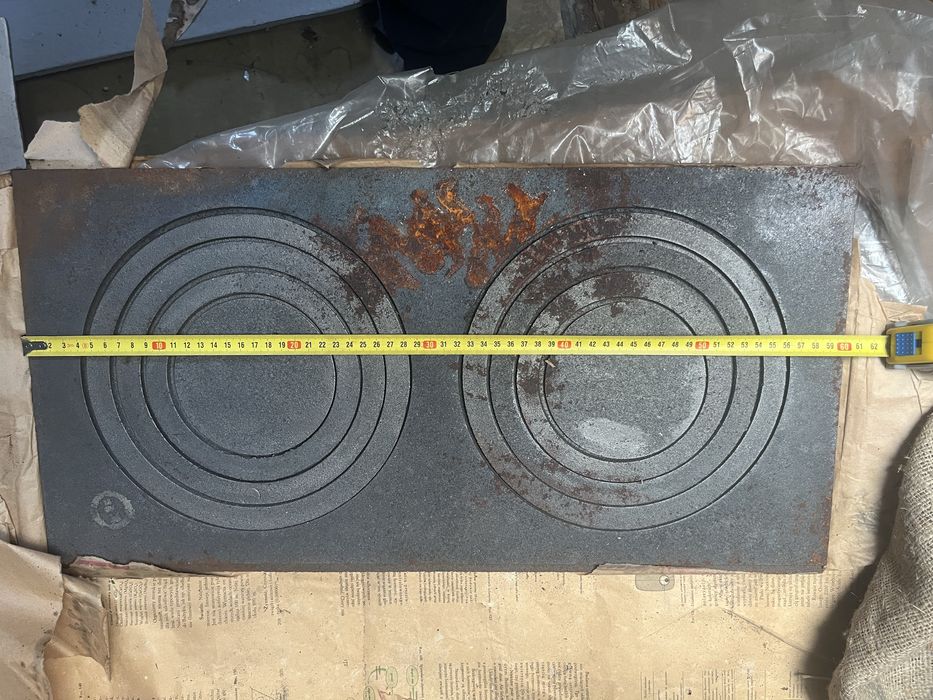 Żeliwna płyta z fajerkami