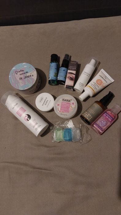 Zestaw kosmetyków- cena za całość