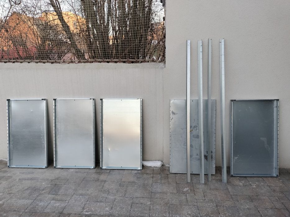 Regał magazynowy z pięcioma metalowymi pułkami