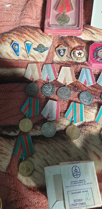 Продам різні значки