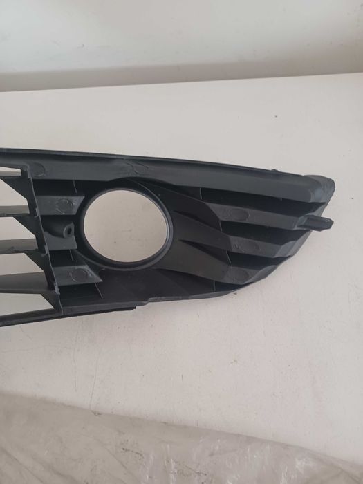 VW Passat 3BG B5.5 Grelha Direita Para-choques com sitio Farol Nevoeiro