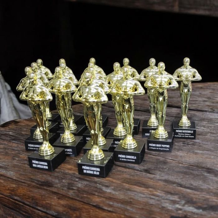 Estatueta Troféu Óscar Personalizado – Oferta Perfeita de Natal