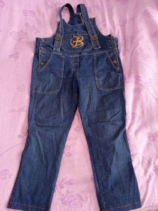 Продаю джинсовий комбінезон для вагітних.