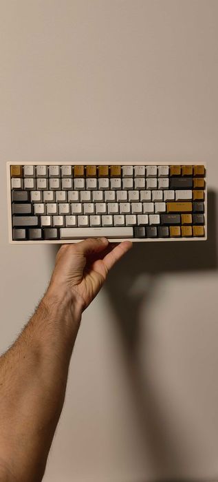 Teclado Royal Kludge RK84 edição limitada