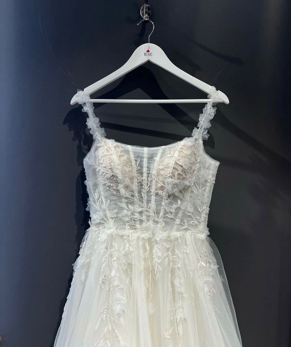 Продам ніжну весільну сукню)