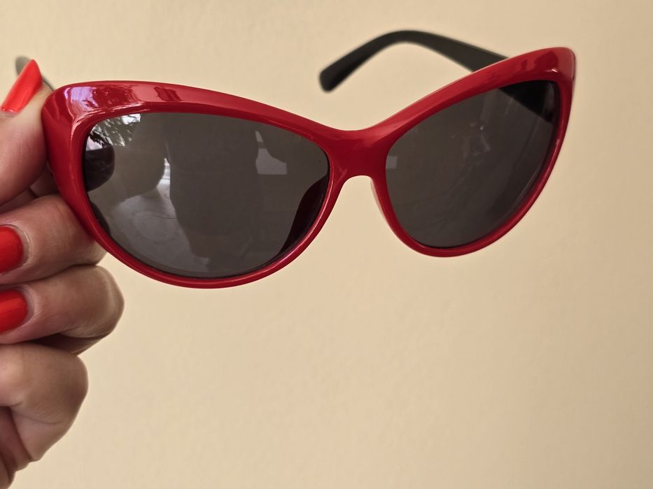 Okulary przeciwsłoneczne, czerwono-czarne kocie oczy