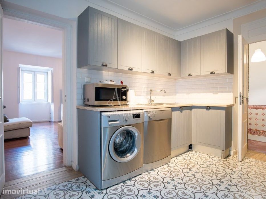 Apartamento T3 com Licença de Alojamento Local e Terrço - Lisboa